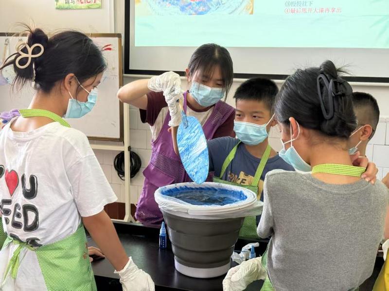【城理青年行】七彩课堂非遗日！巧手生花！看孩子们如何玩转漆扇、拓印花包、创意剪纸