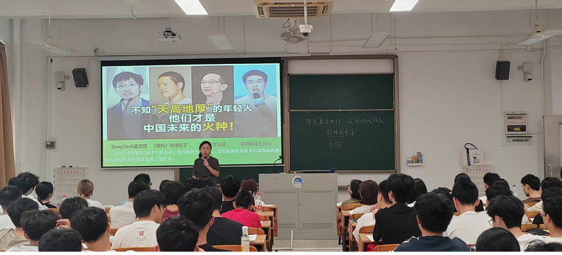 向新而行以质致远 以心为本共绘新课  思想道德与法治教研室开展《思想与道德法治》公开课